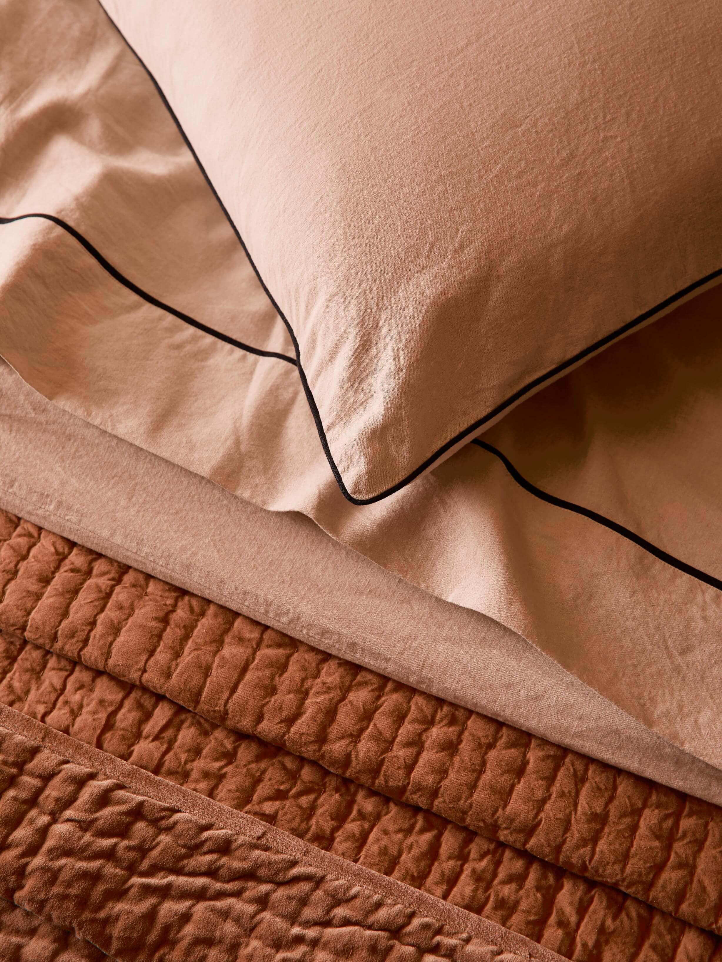 Avenue Oatmeal Piped Linen & Cotton Pillowcases