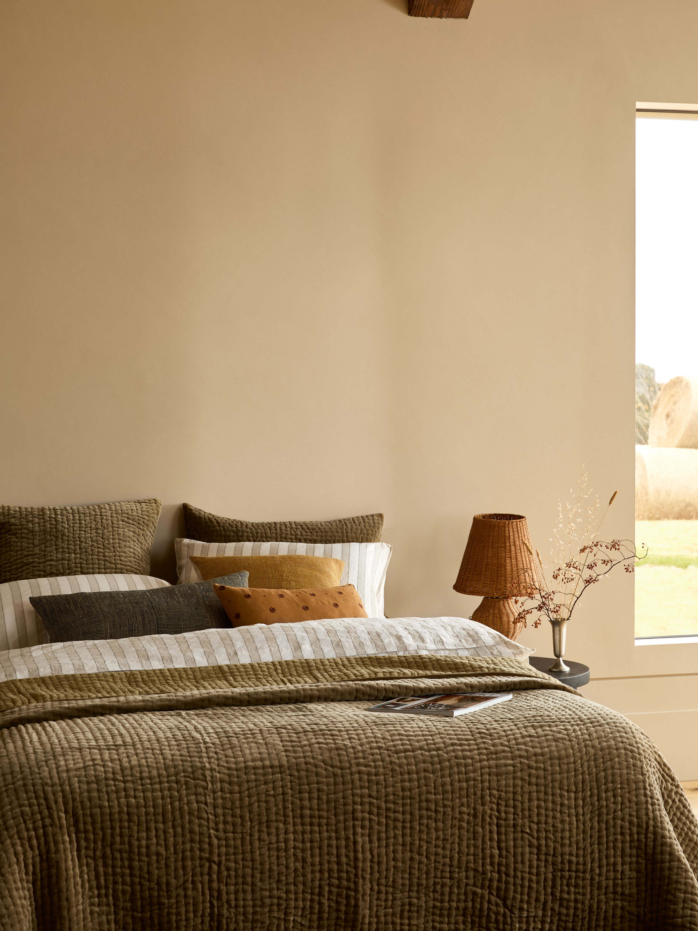 Vida Noir Linen Rectangle Cushion