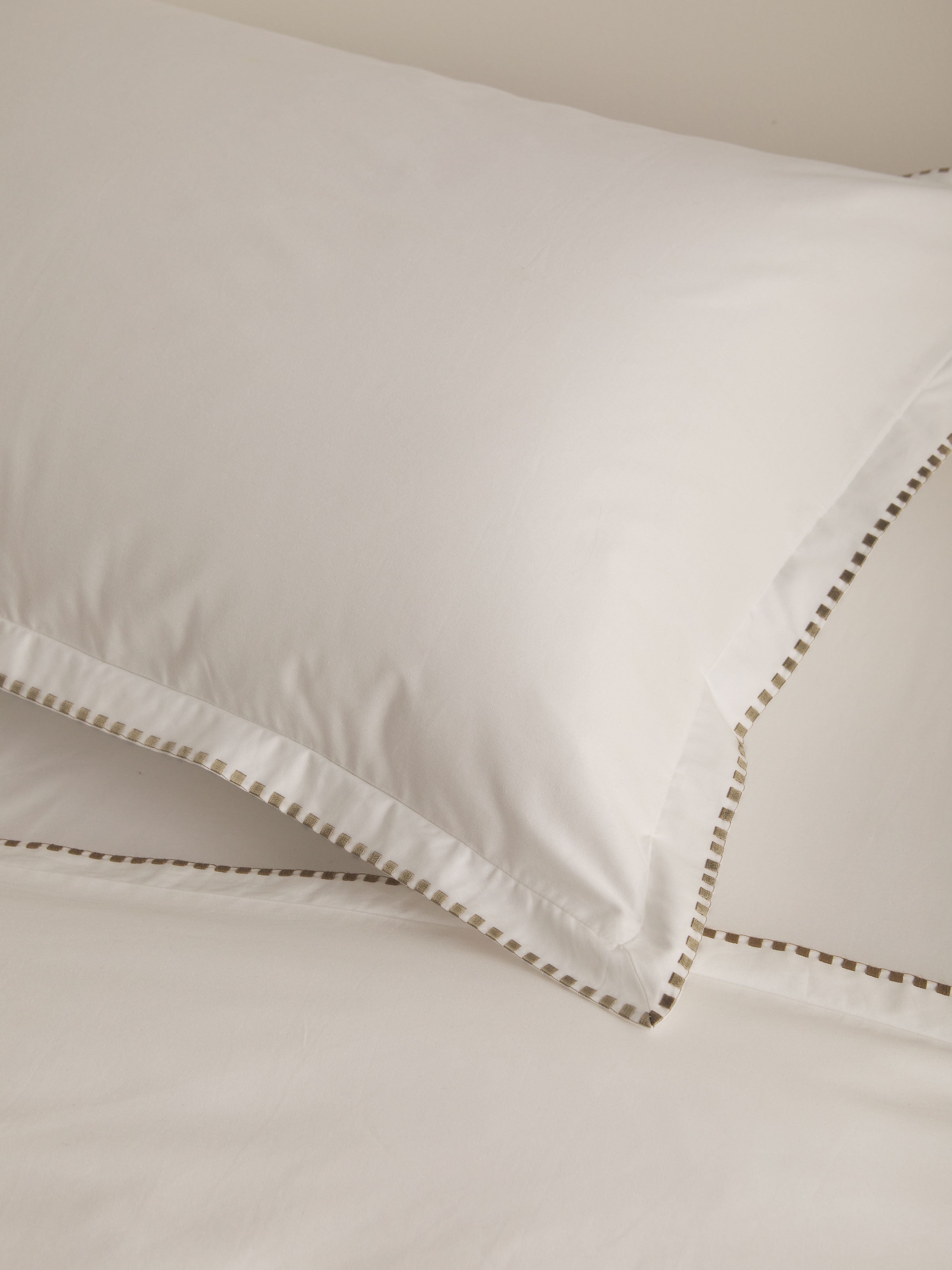 Florian Pear Egyptian Cotton Pillowcases