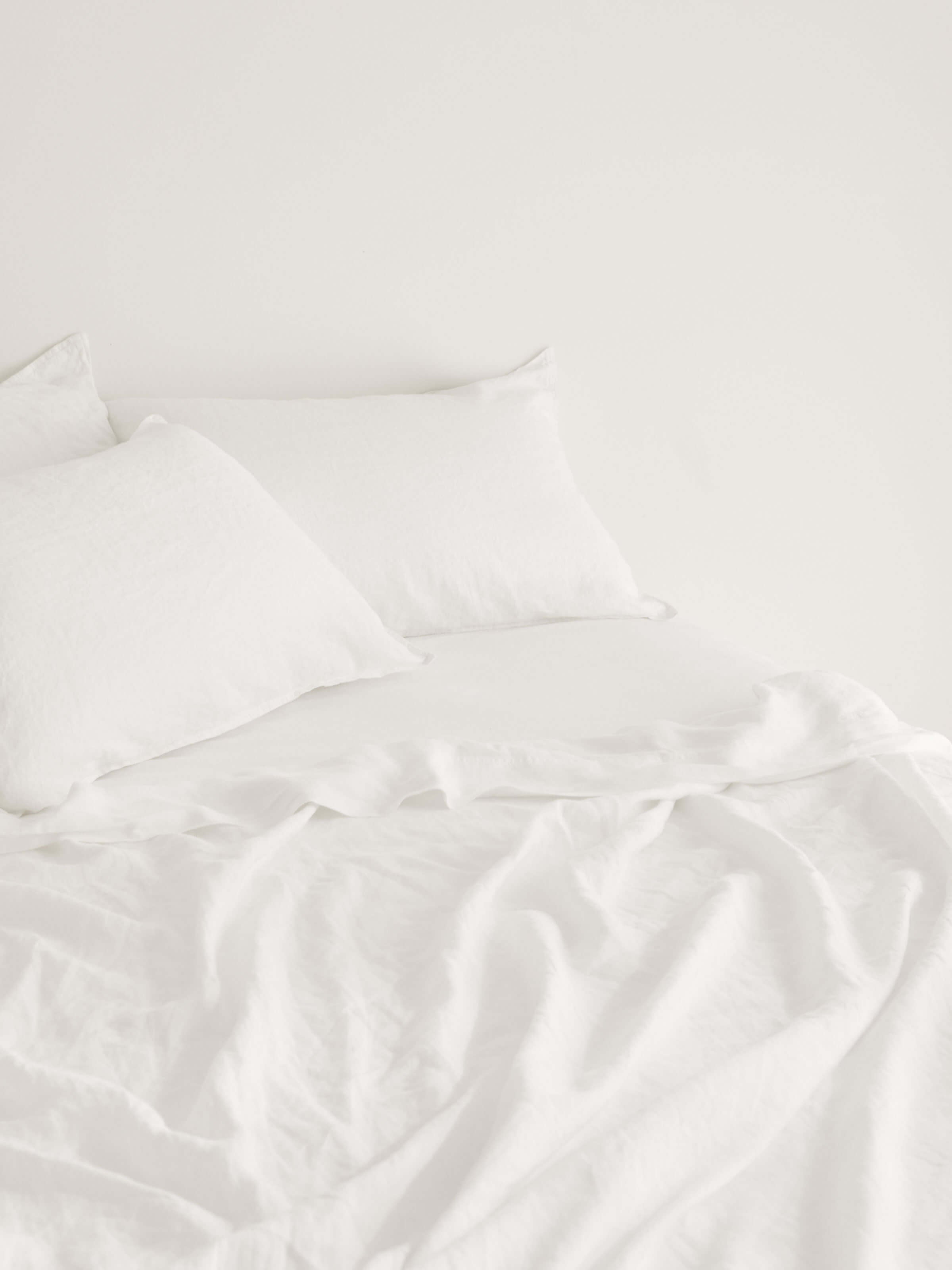 Mondo White Organic French Linen Sheet Set