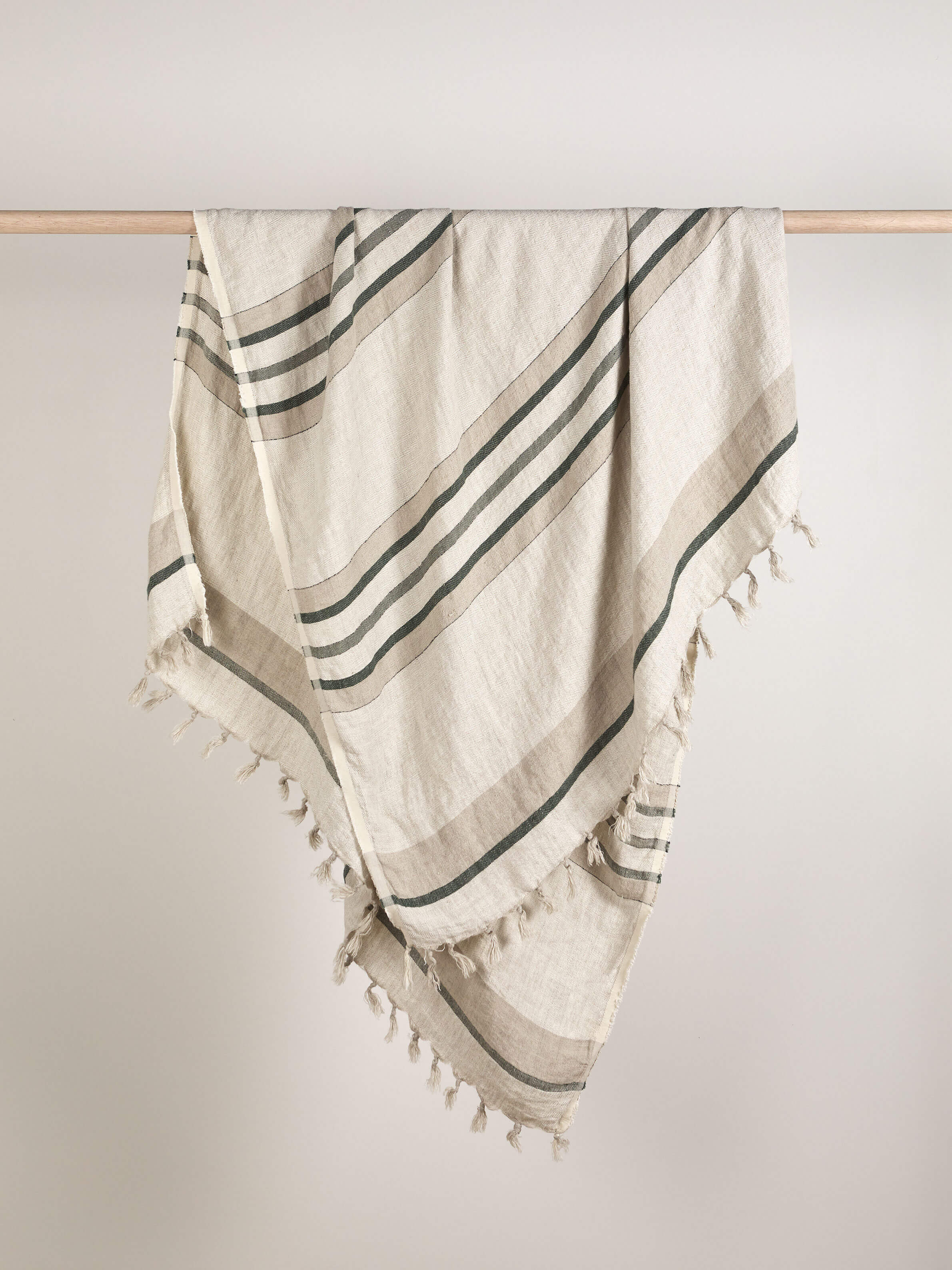 Salma Aloe Linen Throw